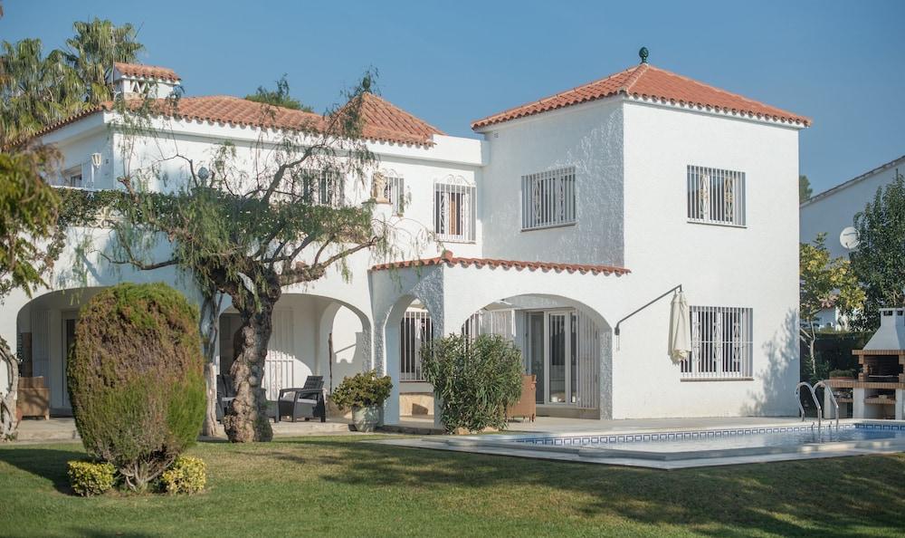 Villa 50m from the beach in Cambrils TH 11 Property Grounds