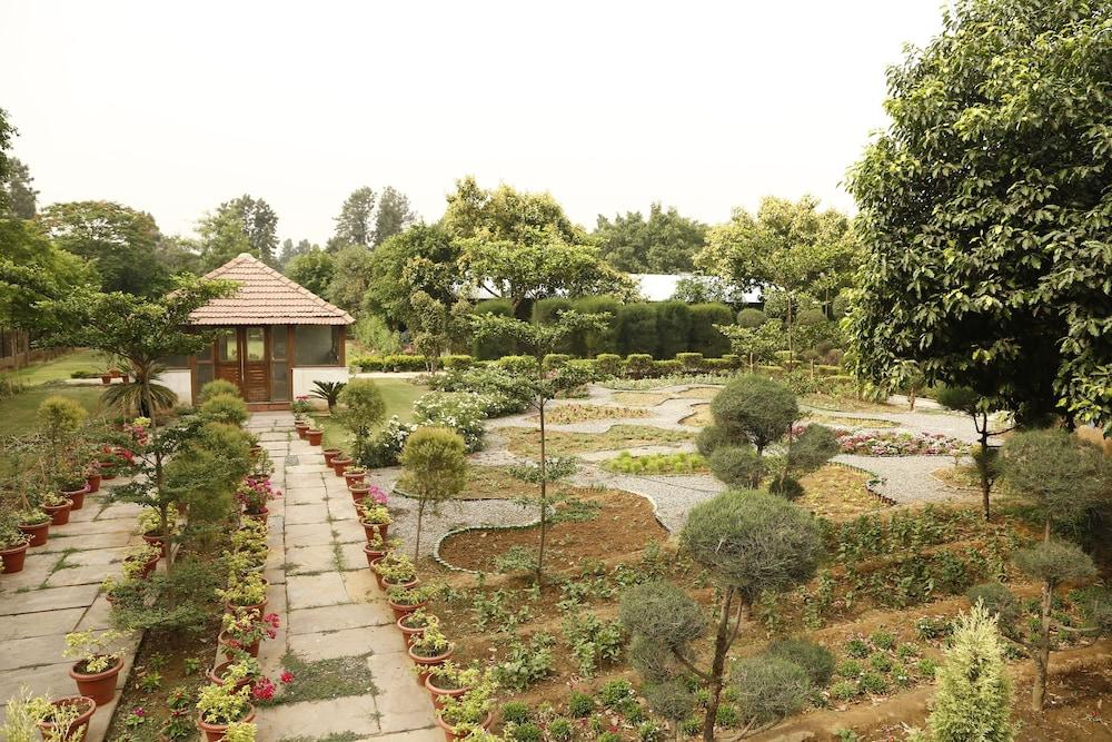 Botanix Resort Exterior