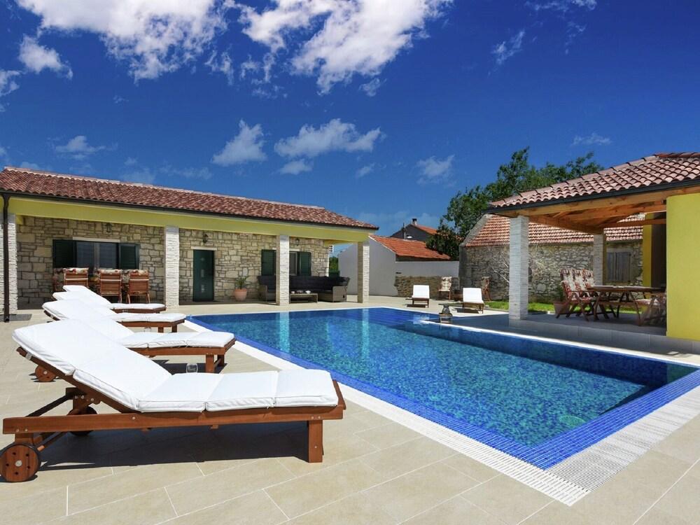 Gorgeous Dalmatian Stone House With Large Terrace, Garden and Private Pool Exterior