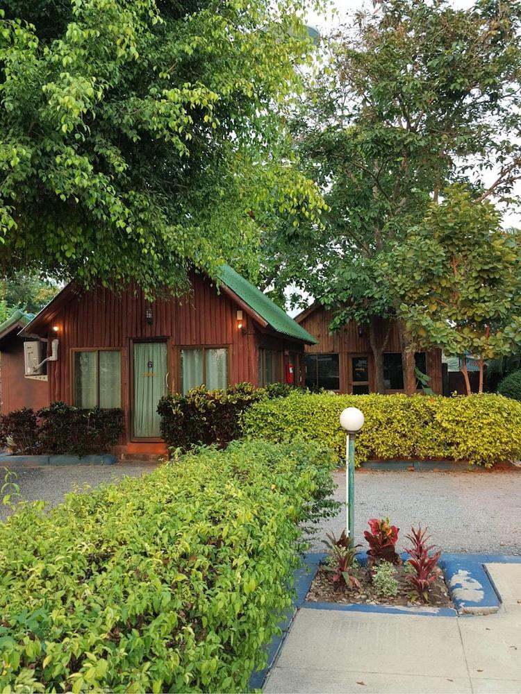 S. Parsukdee Resort Exterior