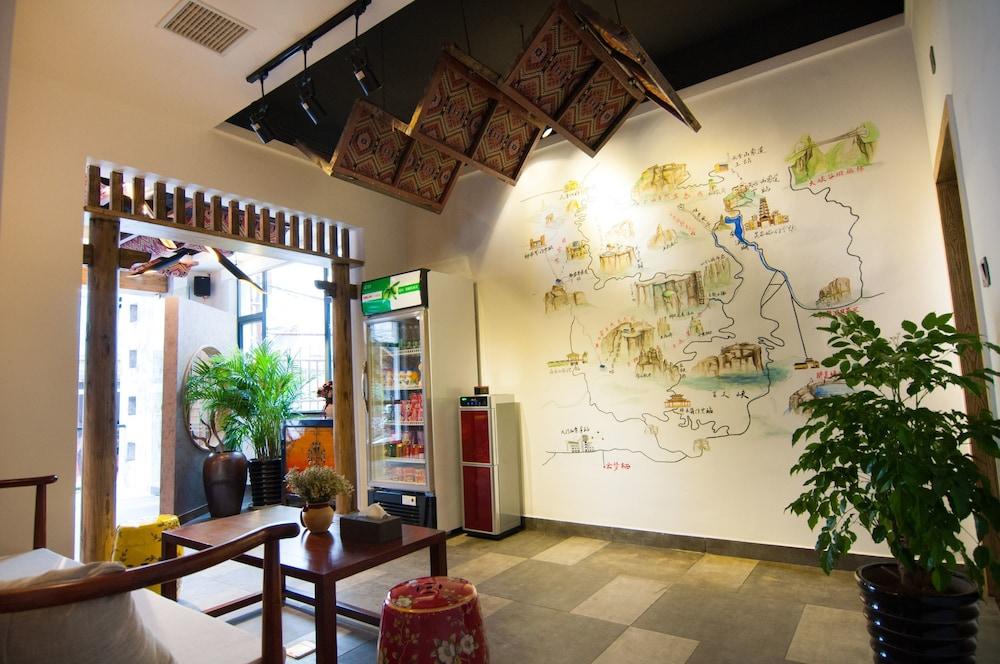Yun Meng Qi  Inn Lobby Sitting Area