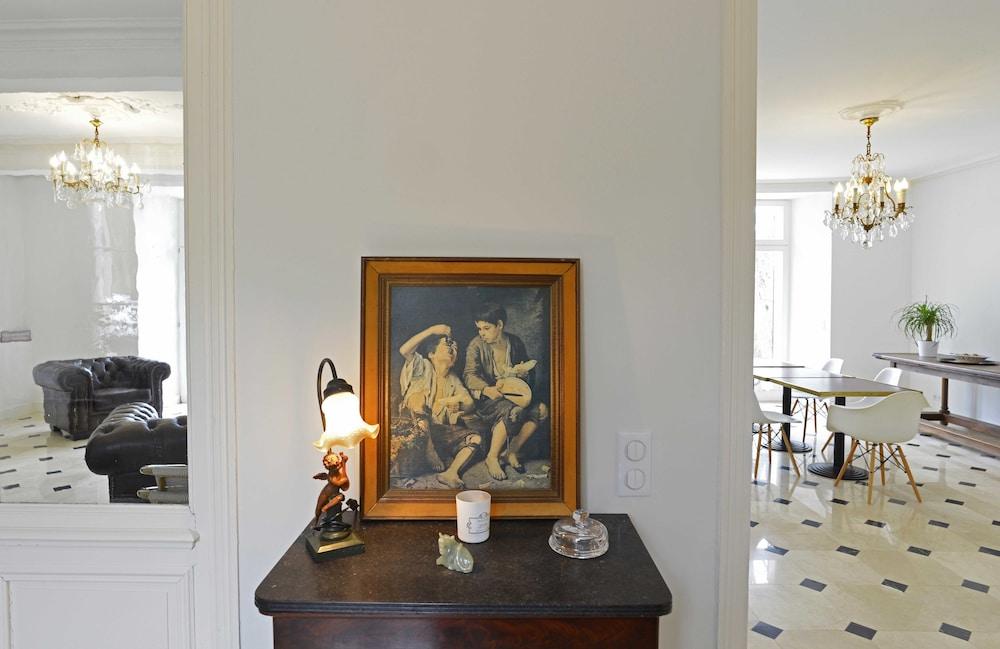 Château Bel Aspect Interior Entrance