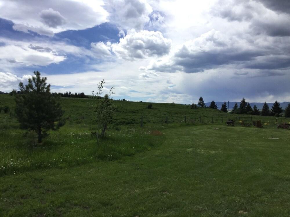 Bozeman - Hyalite View Ranch Property Grounds