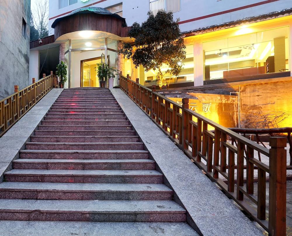 Shan Jian Yun Ge Featured Image