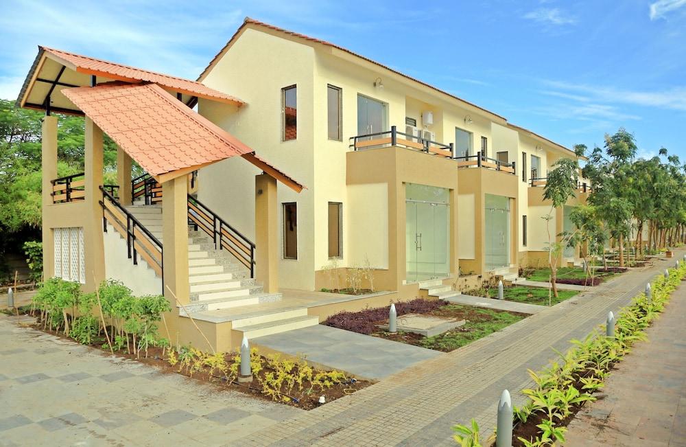 Graces Resort Exterior