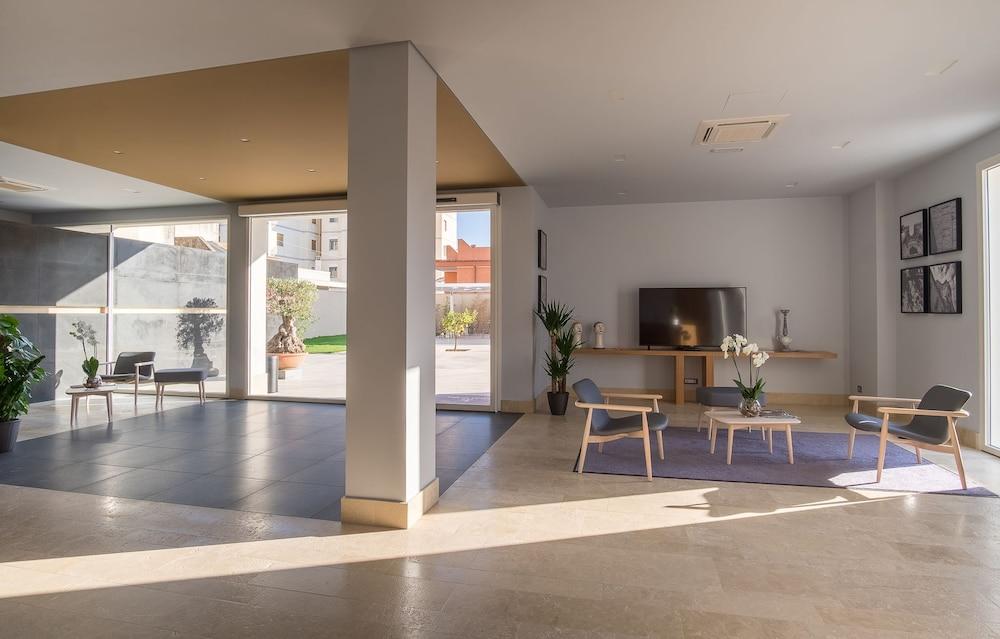 Netum Hotel Lobby