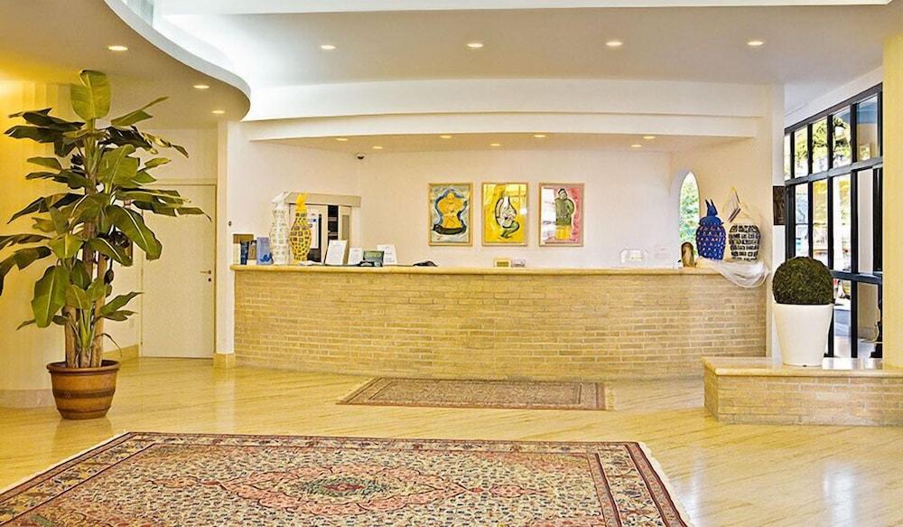 Parco Dei Principi Reception