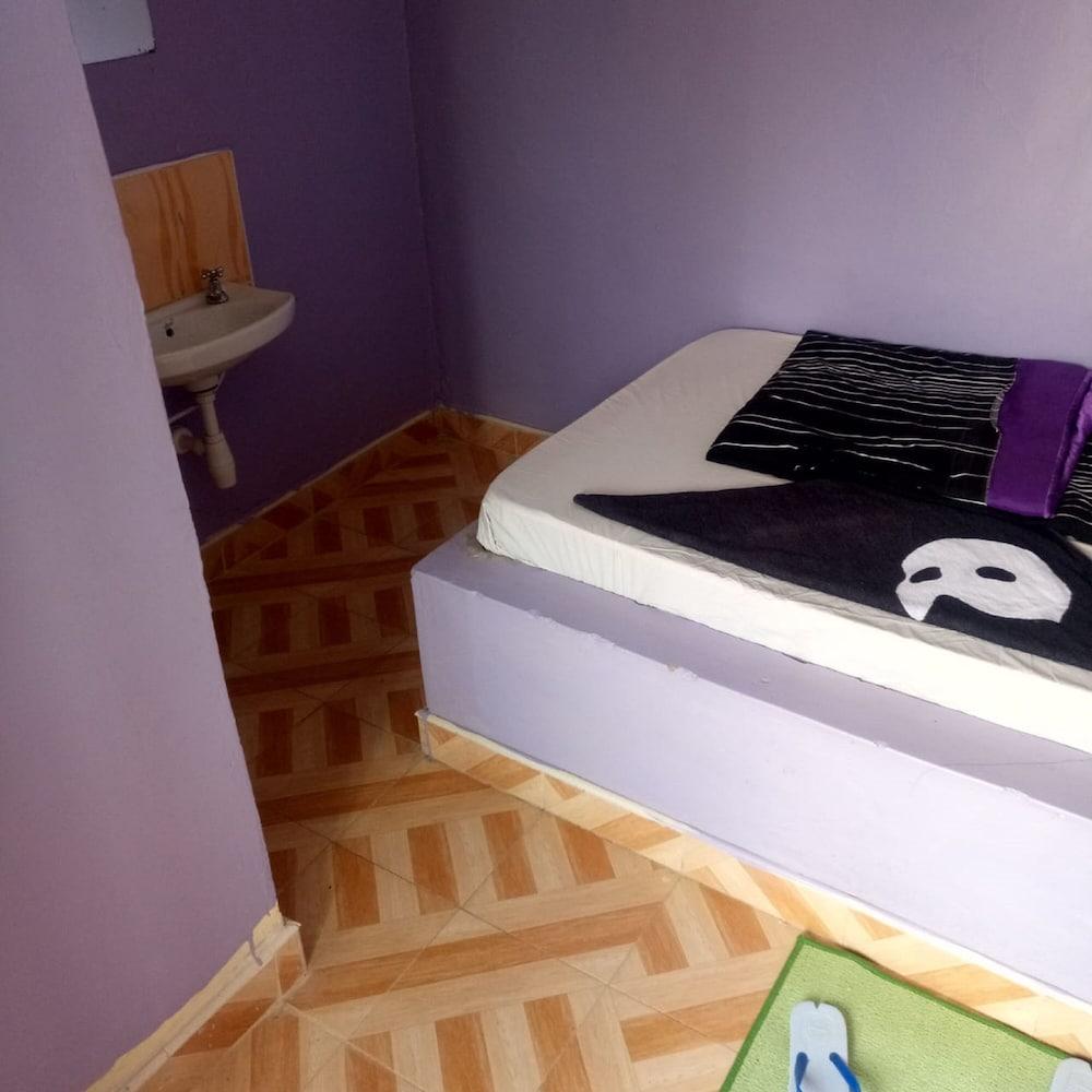 Moonlight Bar & Lodging Room