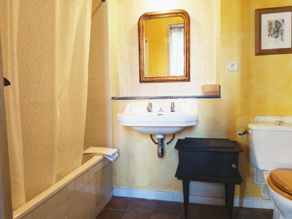 Rue du Château Featured Image