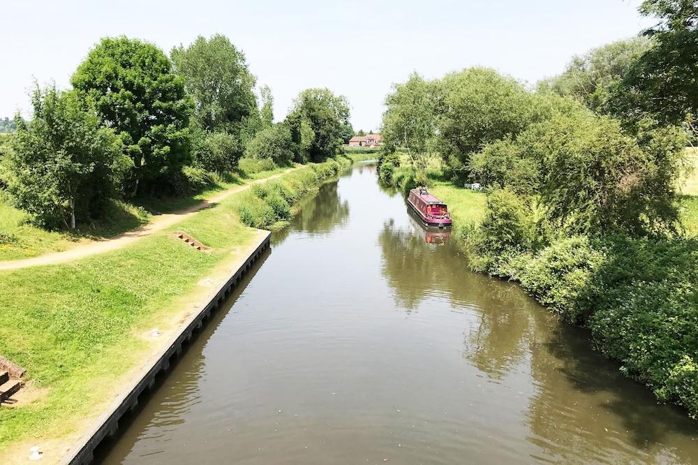 Flexistay Reading West Aparthotel Exterior detail