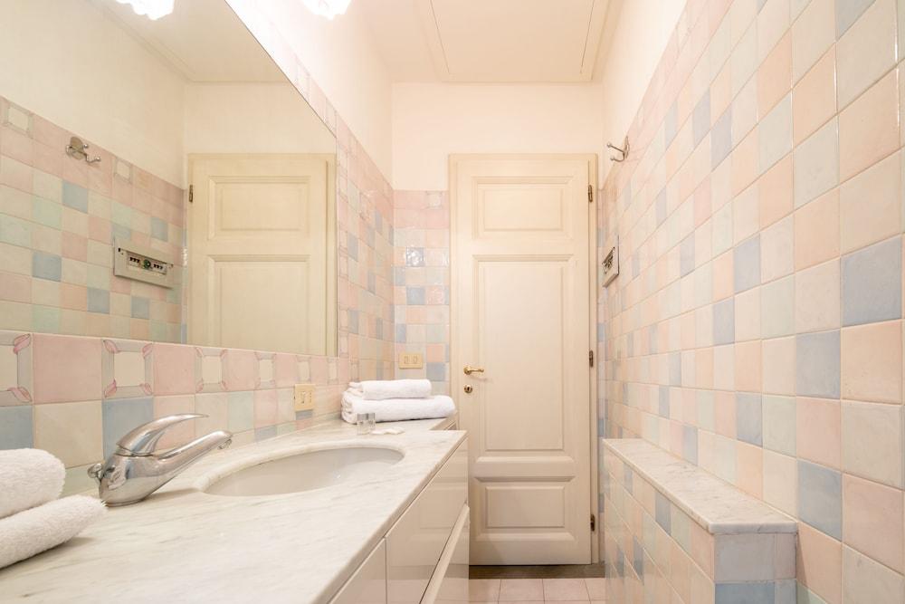 Montebello Elegant by Mmega Bathroom