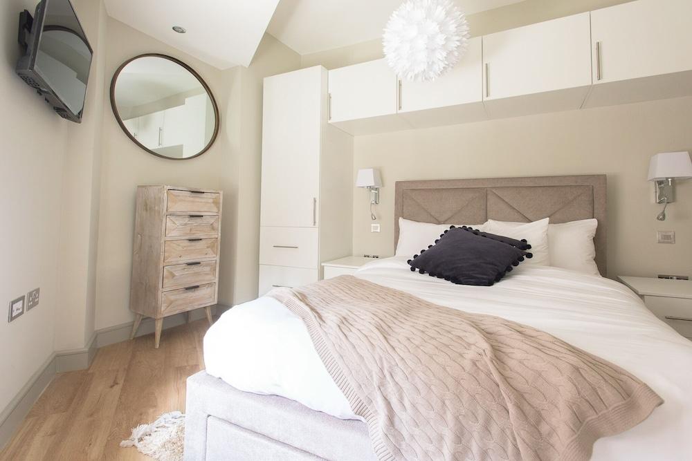 The Soho Loft - Elegant & Modern 1bdr in Soho Room