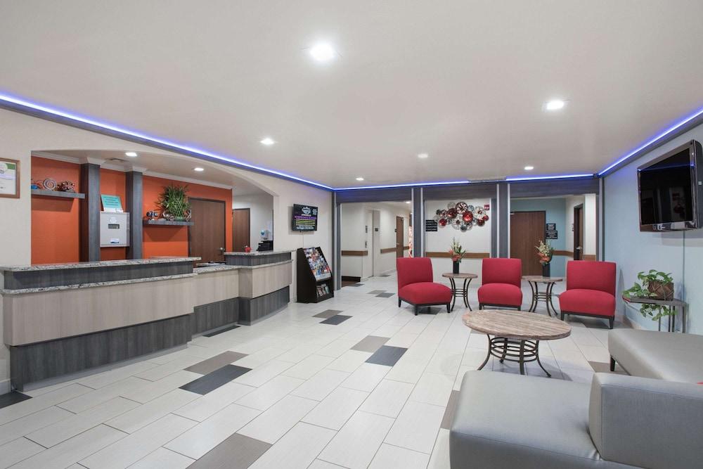 Super 8 by Wyndham Claremore OK Lobby