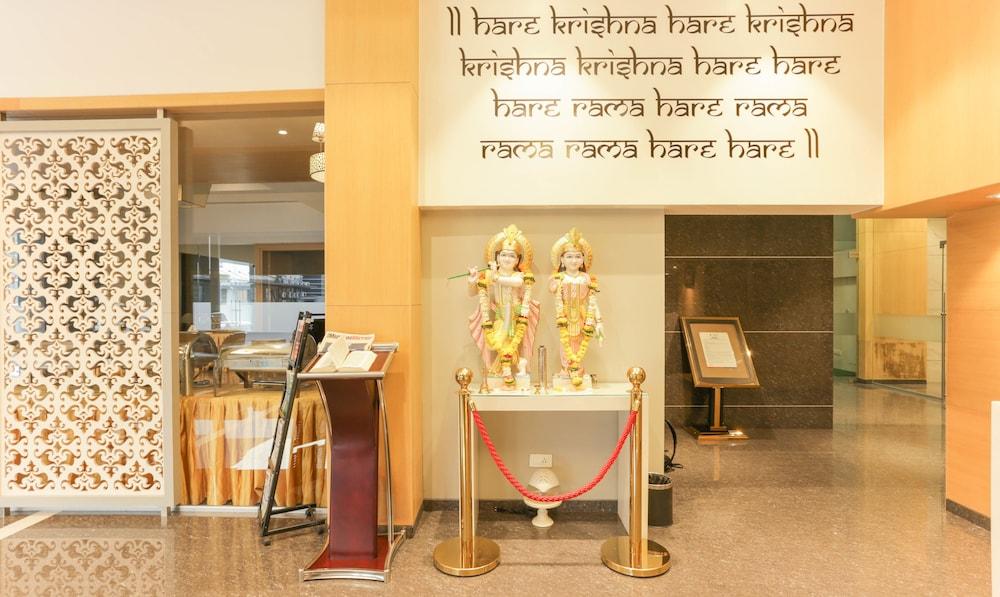 Treebo Select Gopalas Residency Interior Entrance