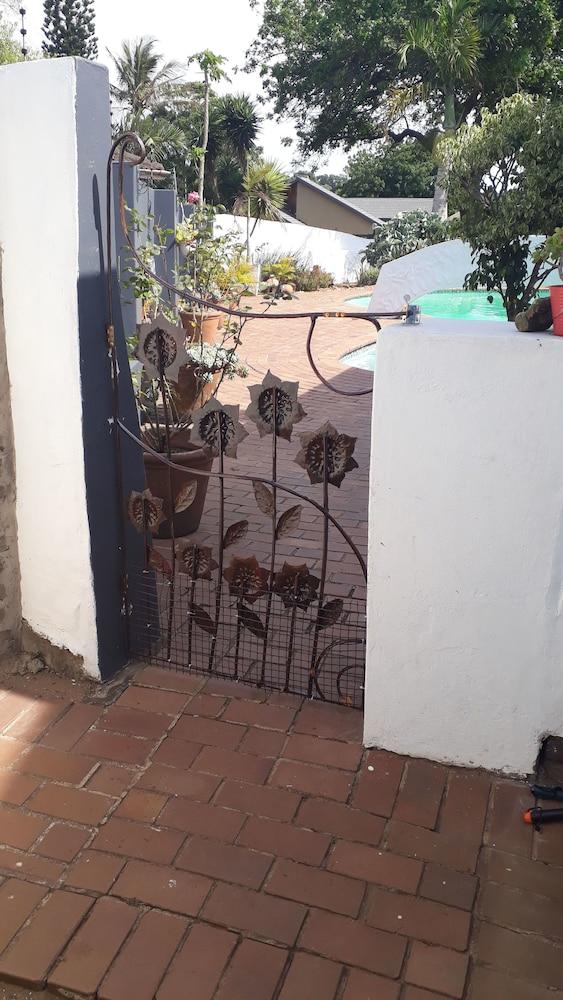Umuzi Guesthouse Exterior detail