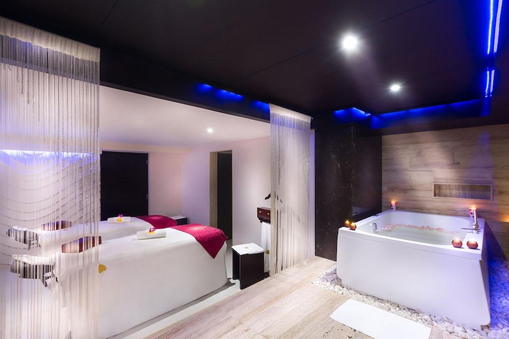 Grand Chennai by GRT Hotels Treatment Room