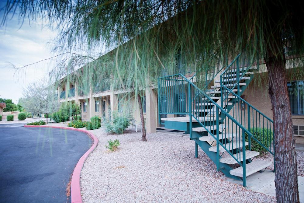 Studio 6 Mesa Exterior detail