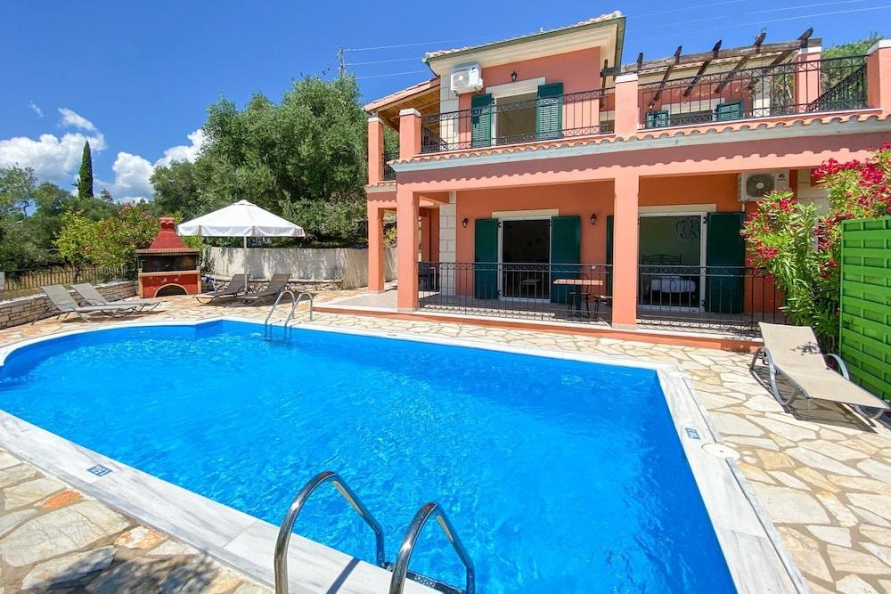 Villa Youla Large Private Pool Walk to Beach Sea Views A C Wifi Car Not Required - 1025 Room