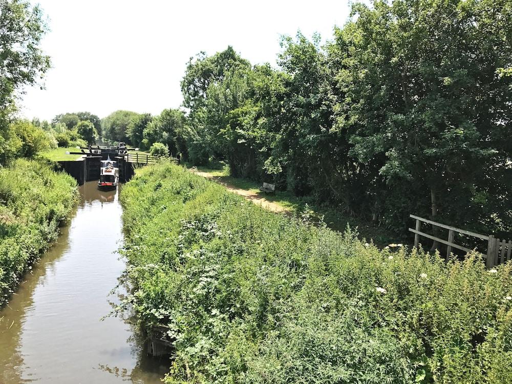 Flexistay Reading West Aparthotel Exterior detail