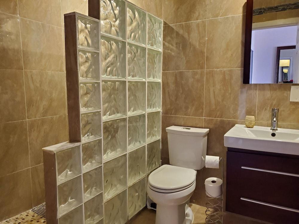 فيلا إنديو 1 بد رومان برايفت جيتد إيستايت حمام