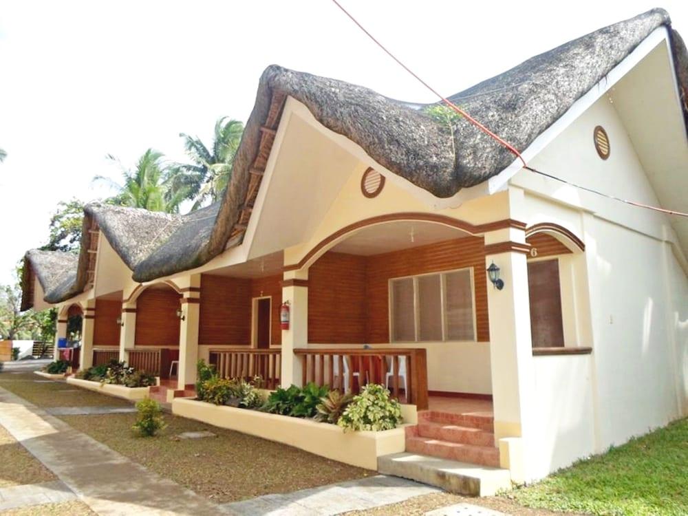 AGM Beachfront Resort & Resto Exterior