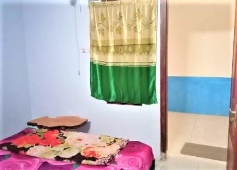 Ijen Miner Guest House Room