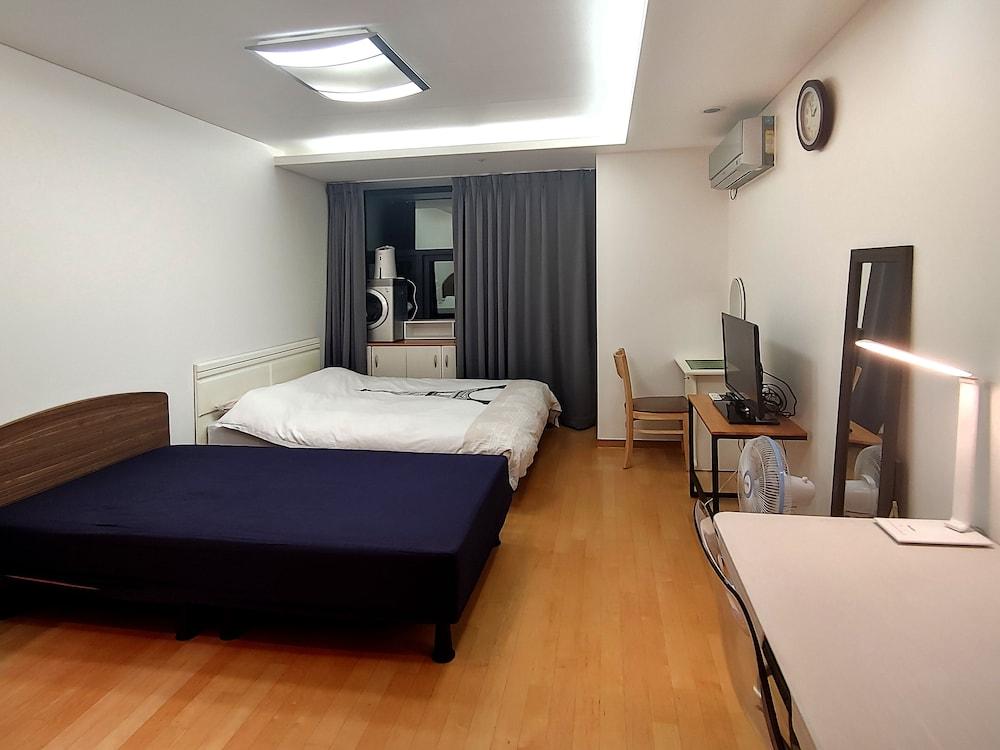 Khan Residence Room