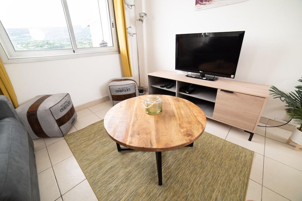 Le Calou, Studio vue Mer et Montagne, Sainte-Clotilde, Keylodge Réunion Interior