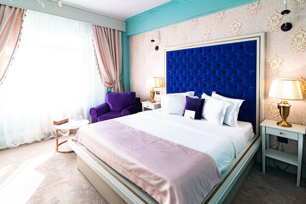 Phoenicia Grand Hotel