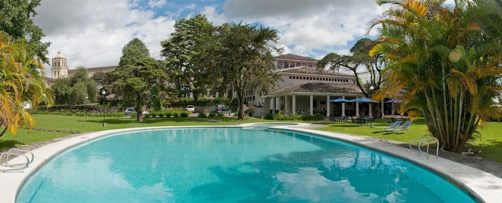 أوتيل دان مونيستريو بوبايان حمام سباحة مكشوف