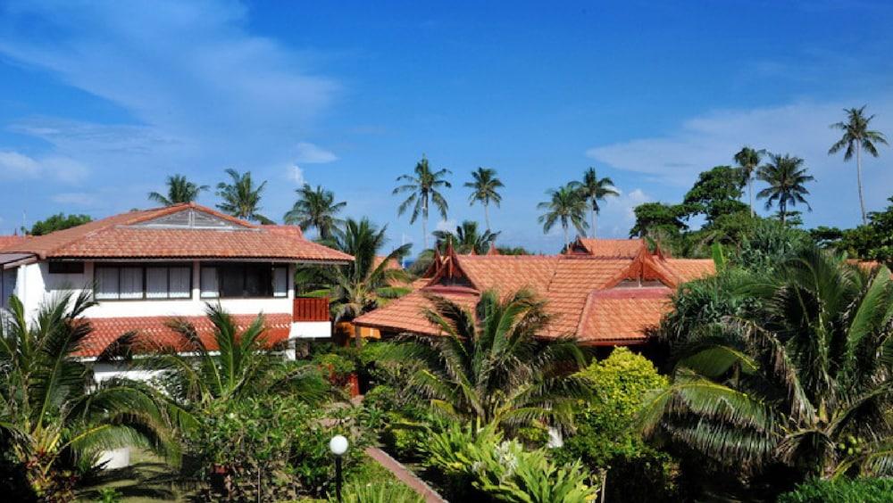 P. P. Erawan Palms Resort Exterior