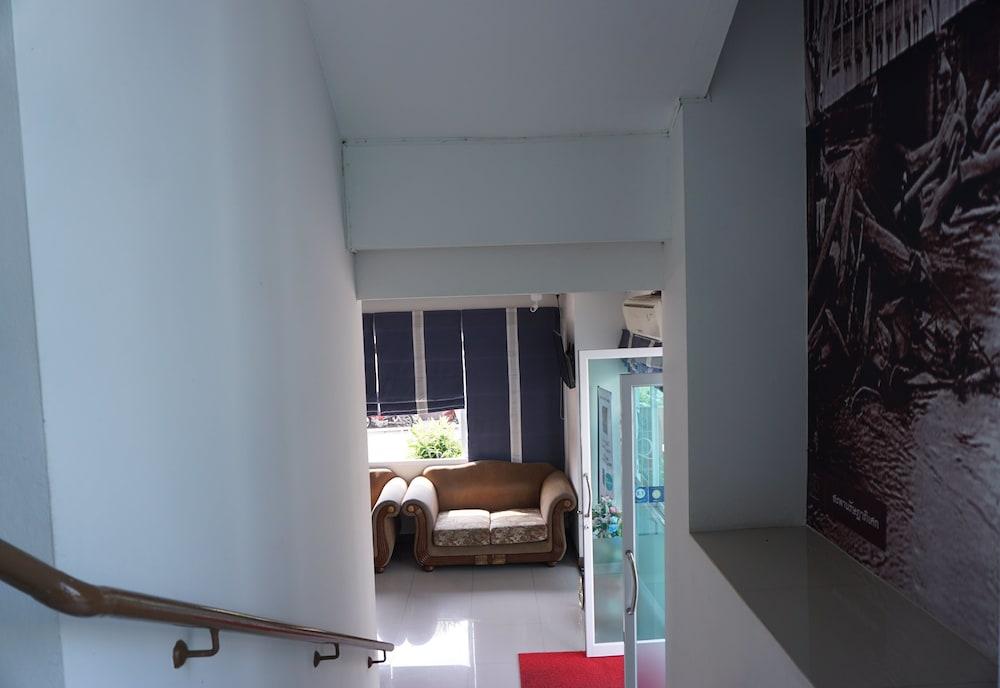THE SR Residence Lampang Lobby Sitting Area