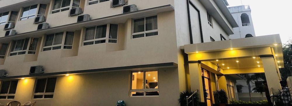 Sree Parthi Hotel Exterior