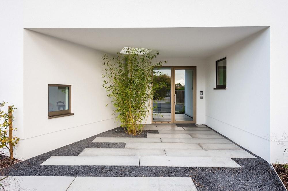 Dimensions M Featured Image