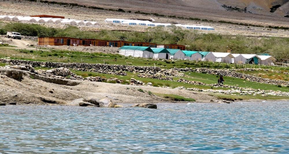 TIH Pangong Lake View Cottages and Camps Exterior