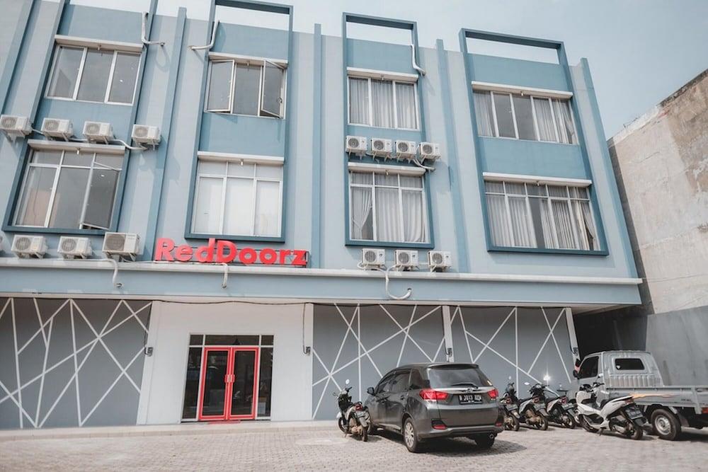 فورميرلي ريد دورز بلس آت أوتيستا رايا سيبوتات