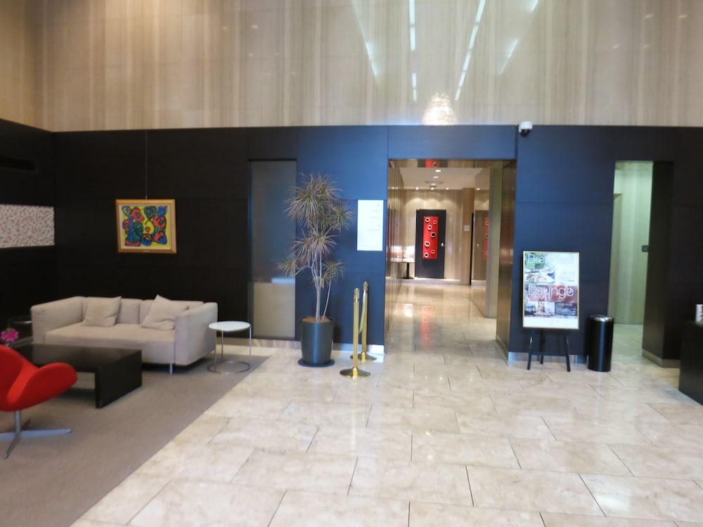Hamilton Hotel Red Lobby