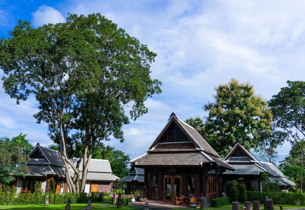 Ruean Racha Resort Exterior