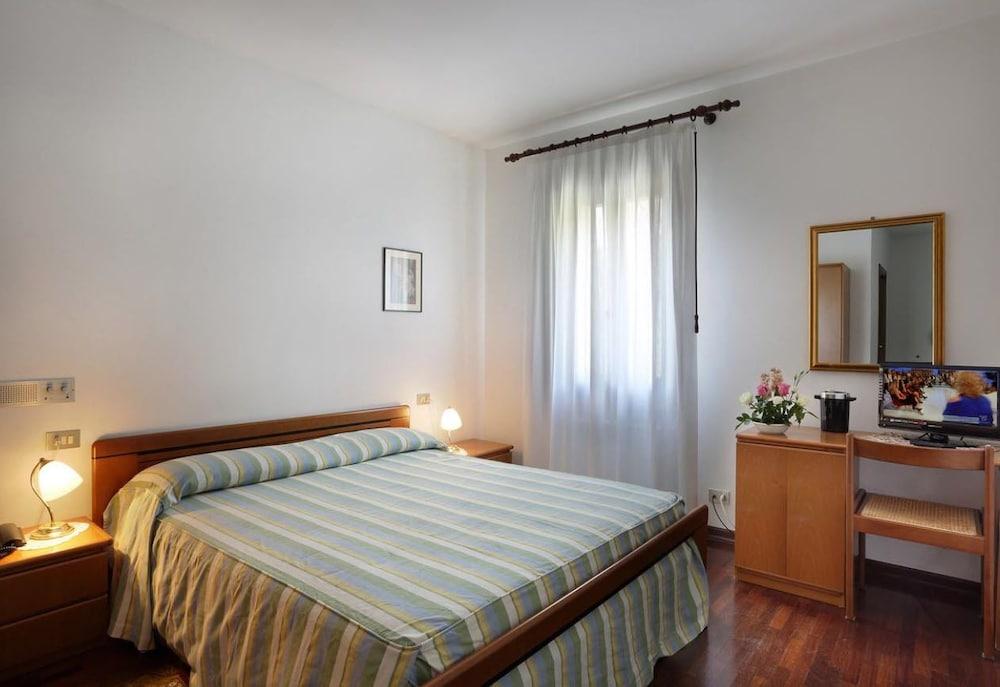 Albergo Volpara Room