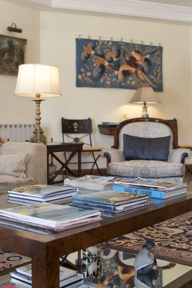 The Charm of Cascais Lobby Lounge