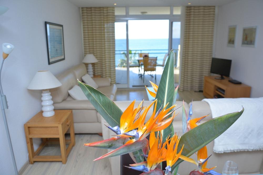 Atlantic view 1 - Apartment with ocean view & pool Featured Image