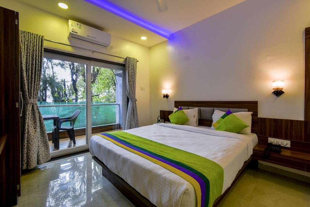 Treebo Prince Palace Room
