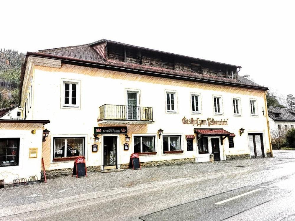 Gasthof zum Falkenstein Featured Image