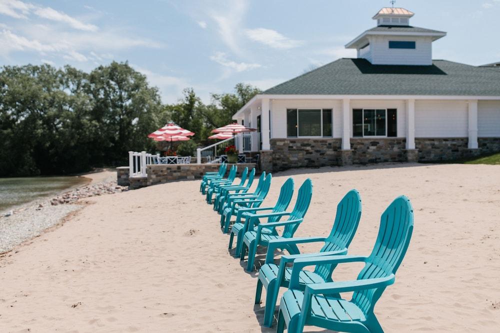 Breakers Resort & Beach Bar BBQ/Picnic Area