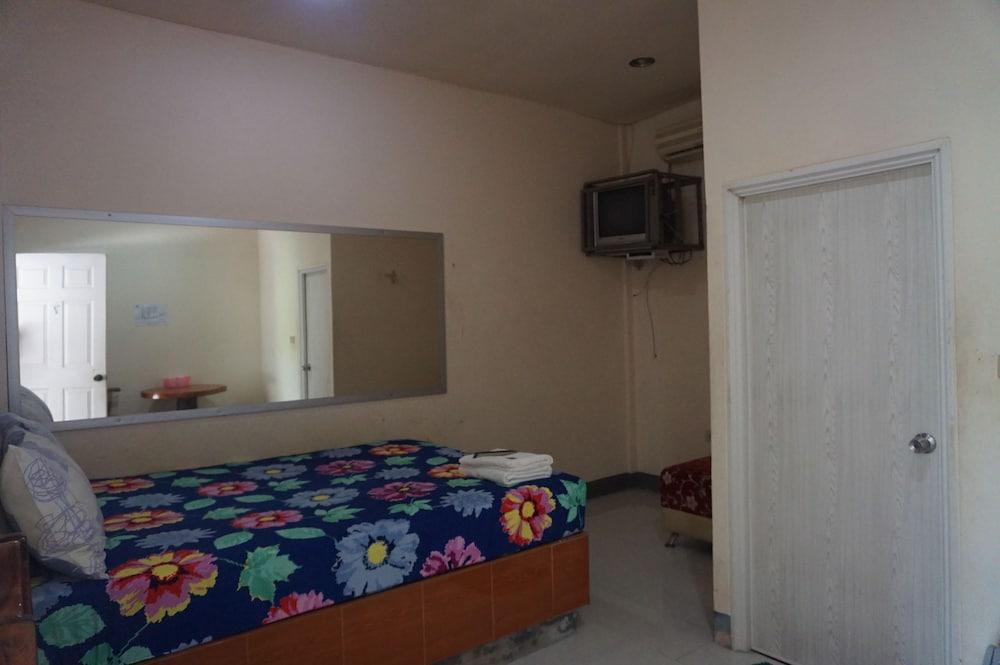 Liew Sai Resort Room
