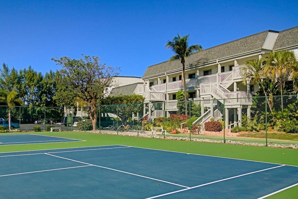 Mariner Point 1082 Tennis Court