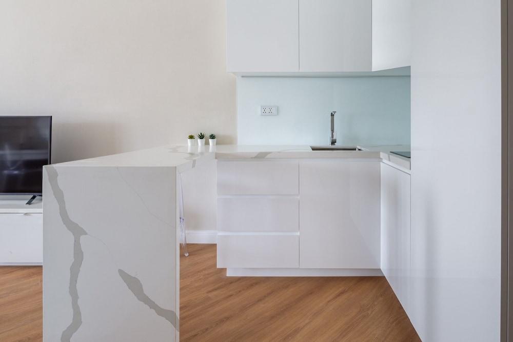 Upscale Studio Apartment in JLT Interior