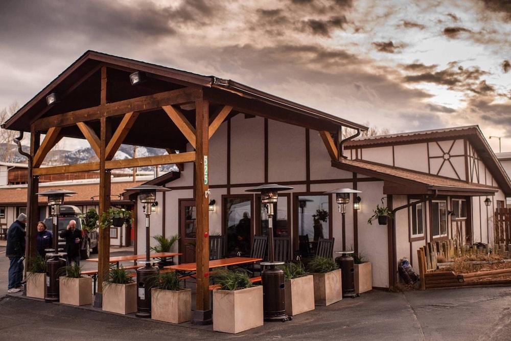 لويال ديوك لودج