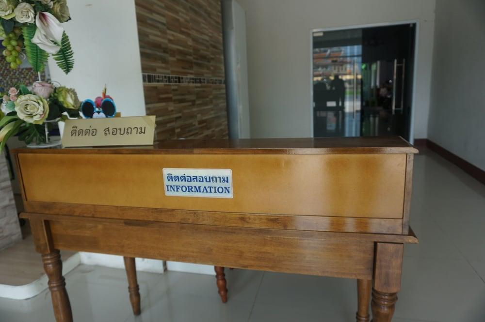 Papada Suite Reception