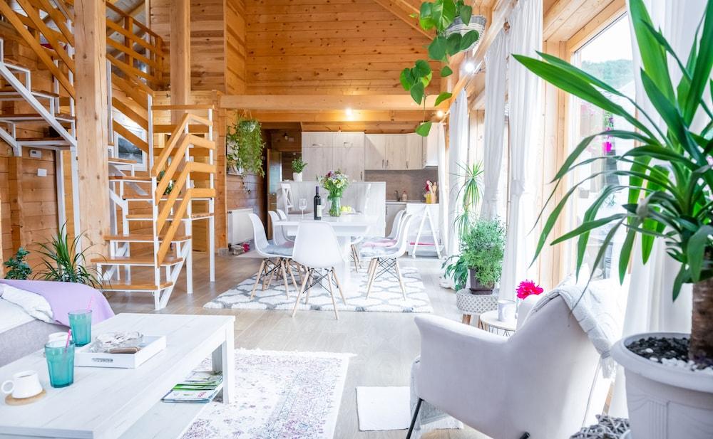 Immaculate 4-bed Cottage in Kolasin / Montenegro